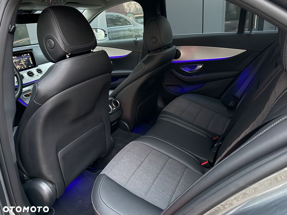 Mercedes-Benz Klasa E 220 d 4Matic 9G-TRONIC AMG Line - 19
