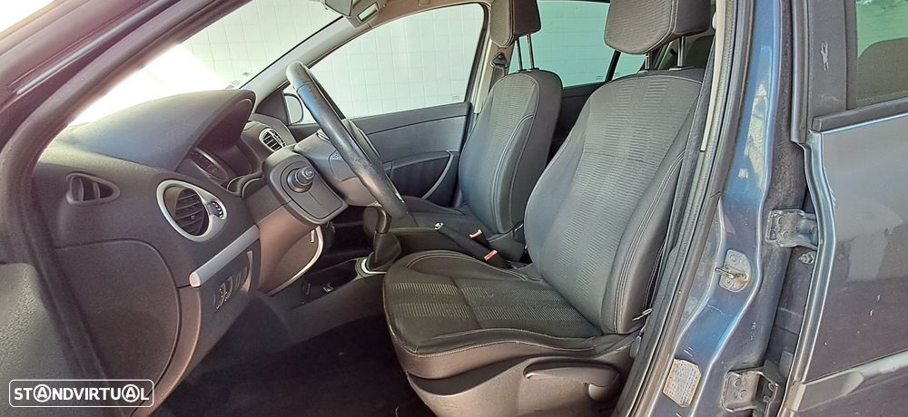 Renault Clio 1.2 16V Confort - 9