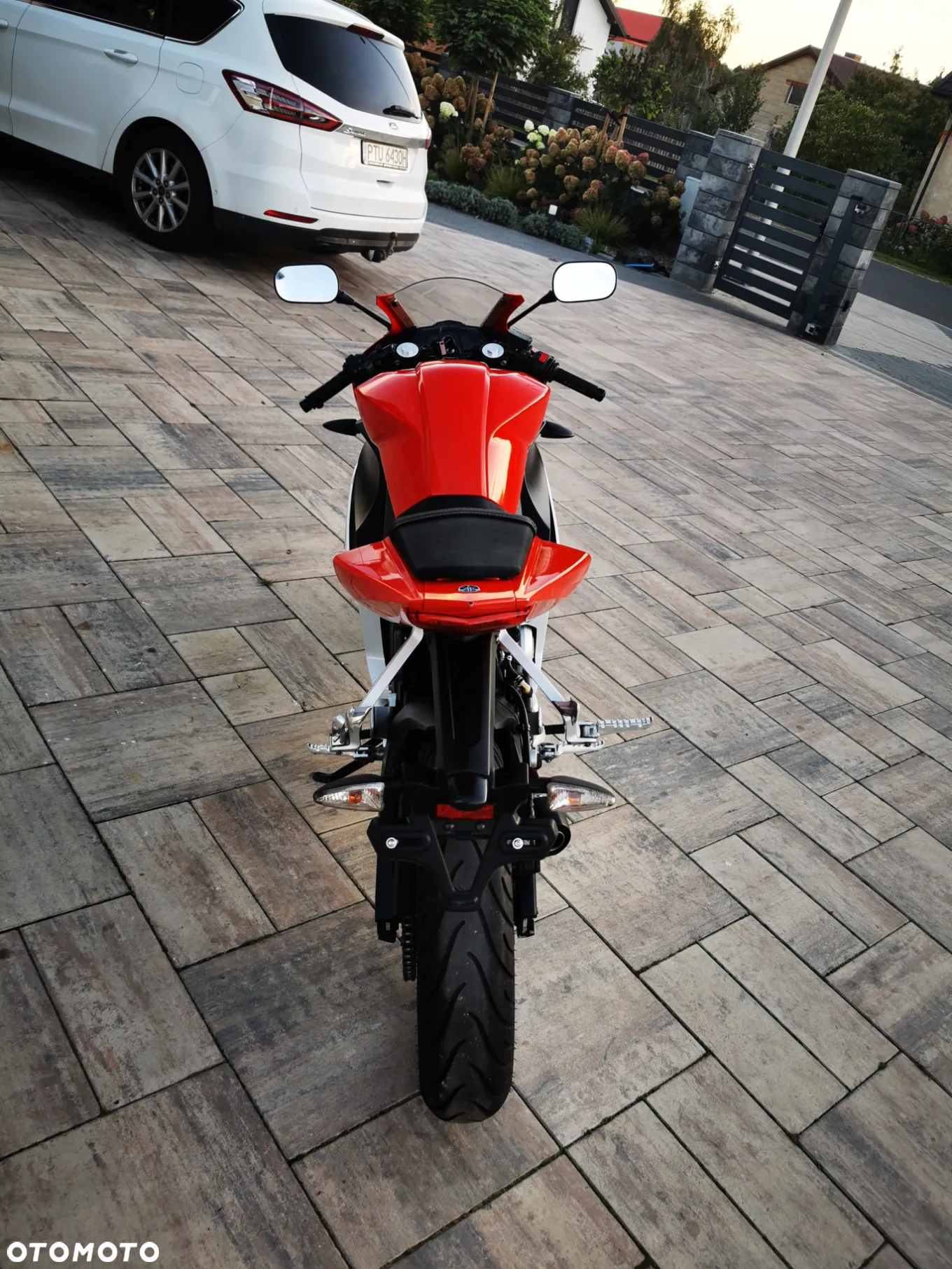 Yamaha YZF - 28