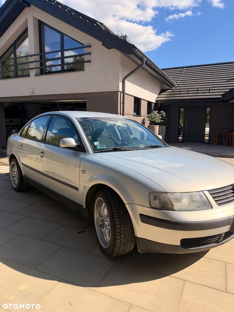 Volkswagen Passat 1.9 TDI Comfortline - 3
