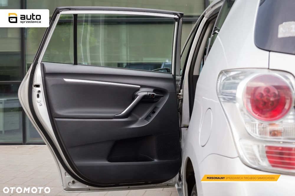 Toyota Verso 1.8 Premium 7os - 26