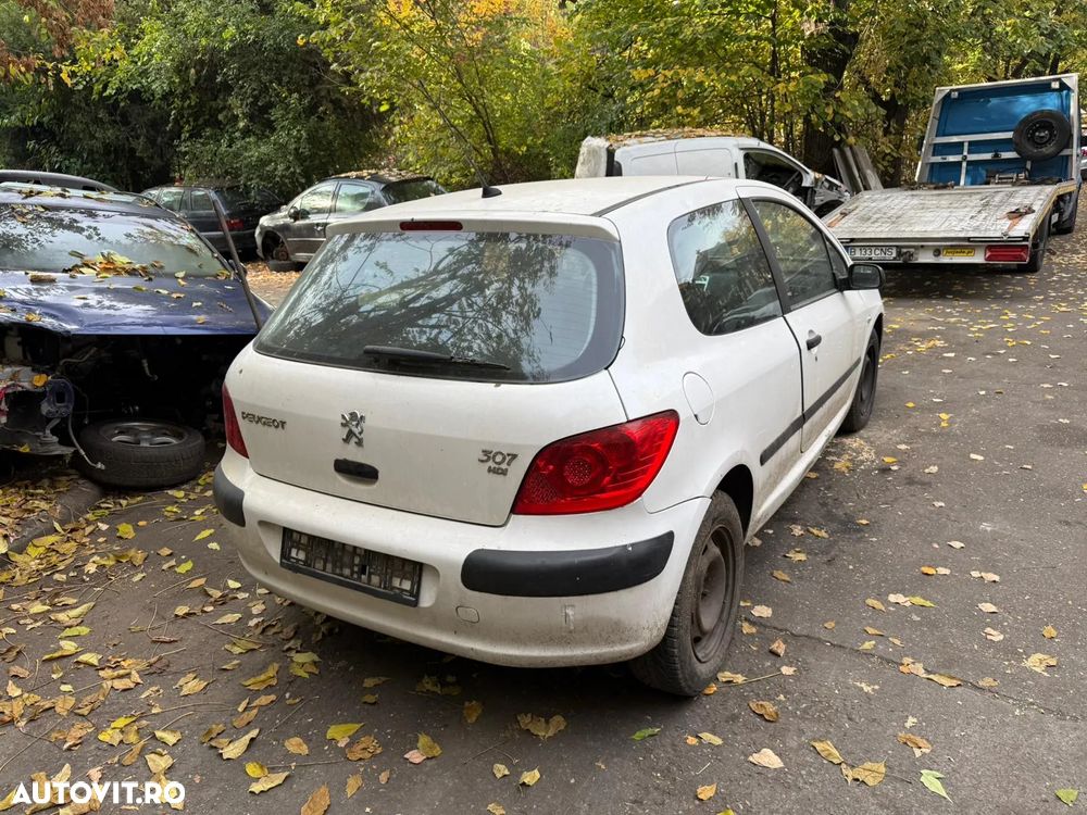 Dezmembrez Peugeot 307 facelift coupe alb 1,6 HDI 2007 - 8