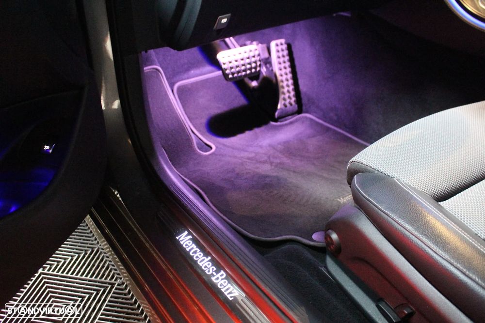 Mercedes-Benz E 300 de AMG Line - 16