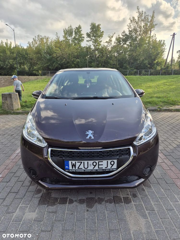 Peugeot 208 2013 photo 2