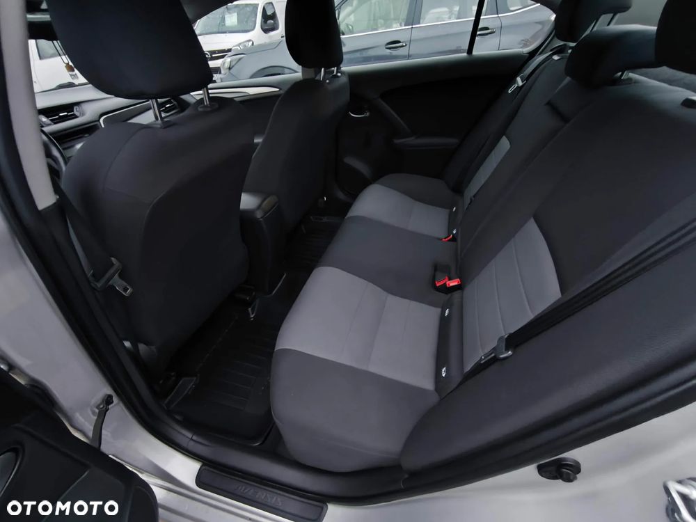 Toyota Avensis 1.8 Active - 9