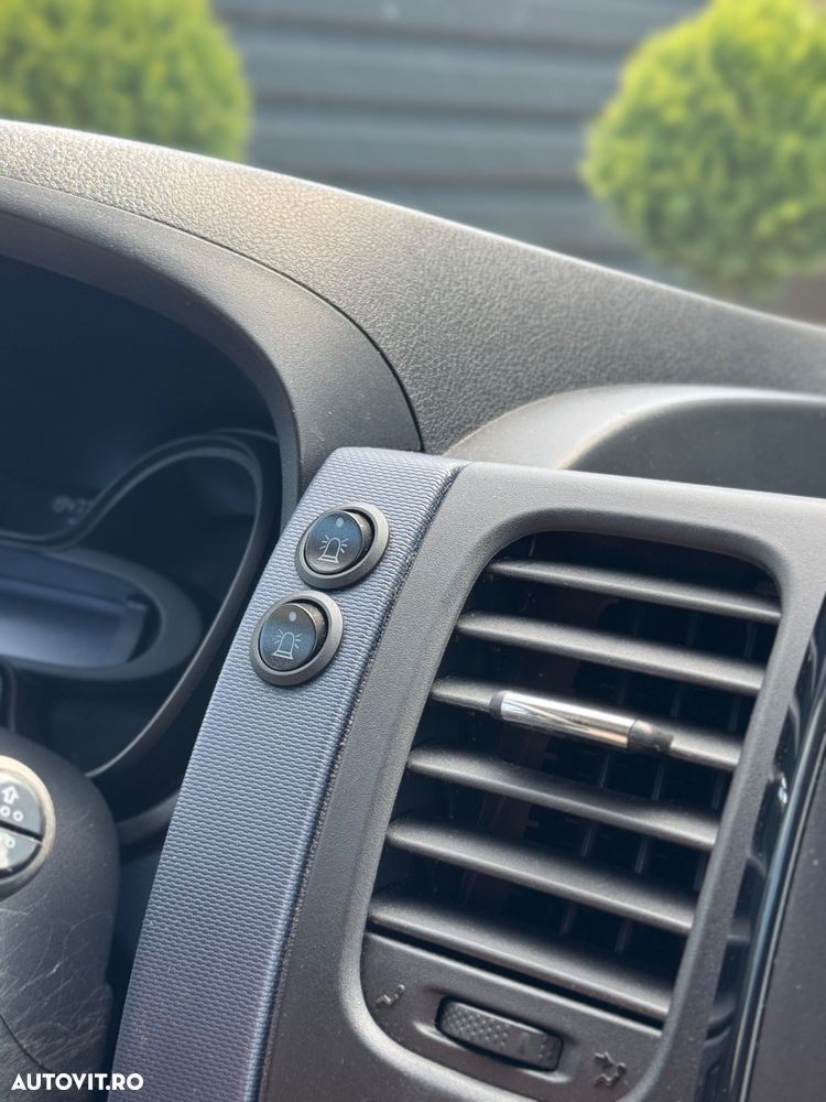 Opel Vivaro - 8