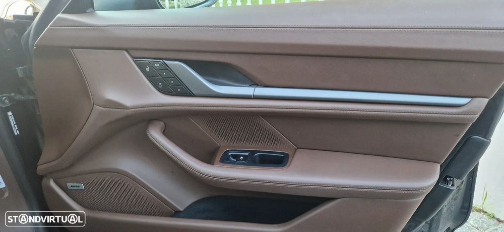 Porsche Taycan Cross Turismo 4S - 15