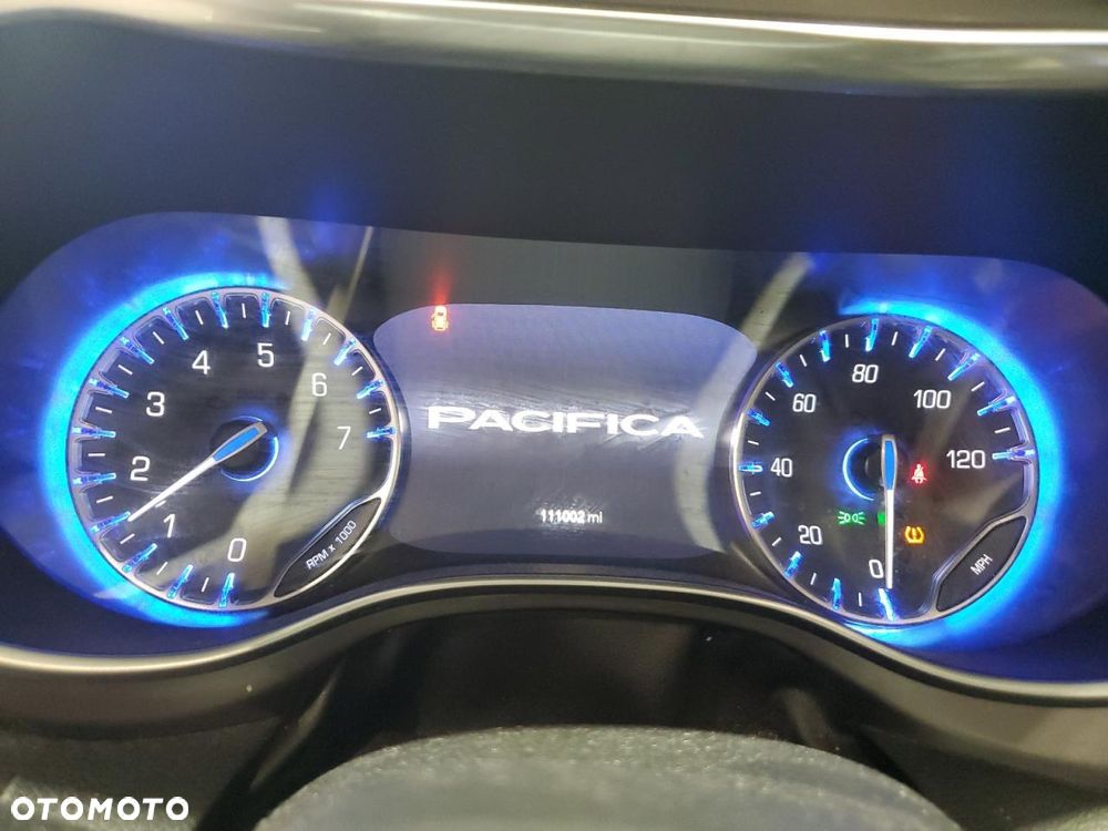 Chrysler Pacifica - 12