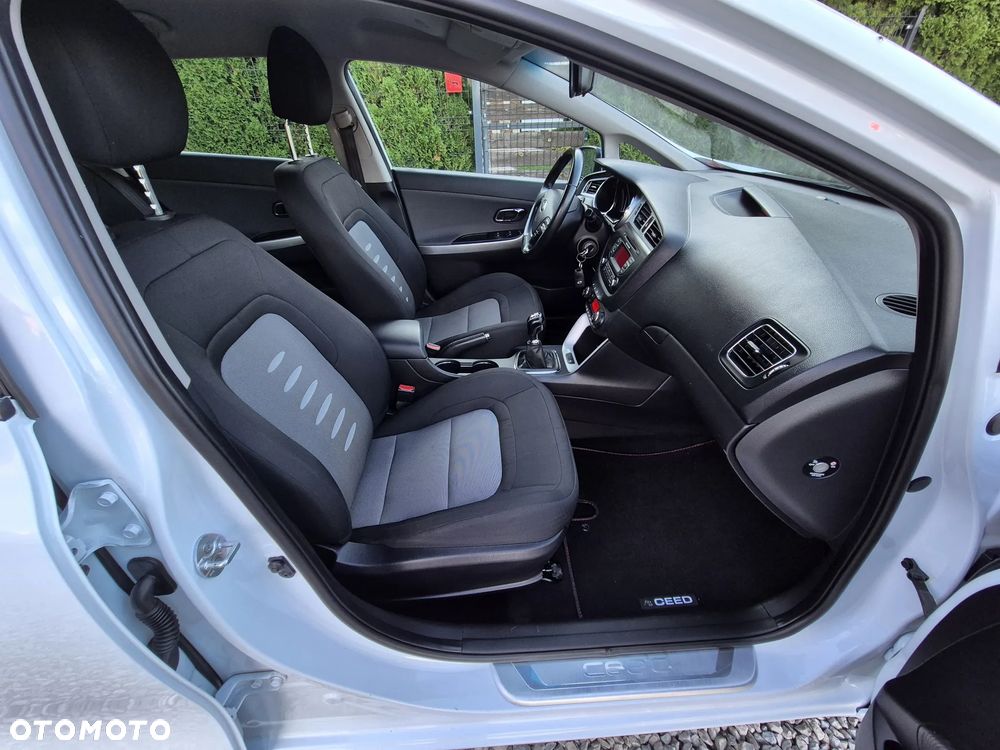 Kia Ceed 1.6 GDI Fifa World Cup Edition - 34