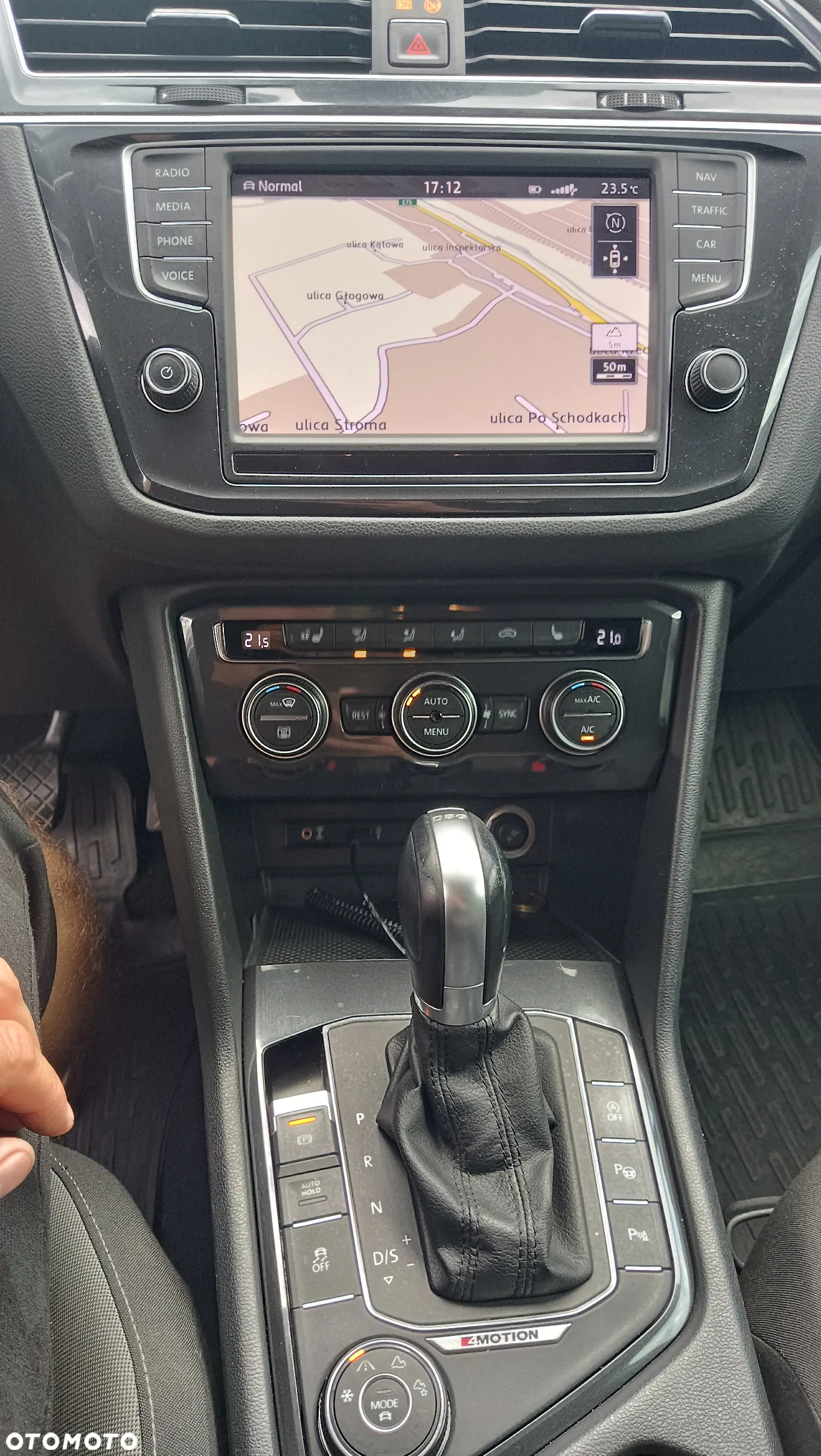 Volkswagen Tiguan - 12