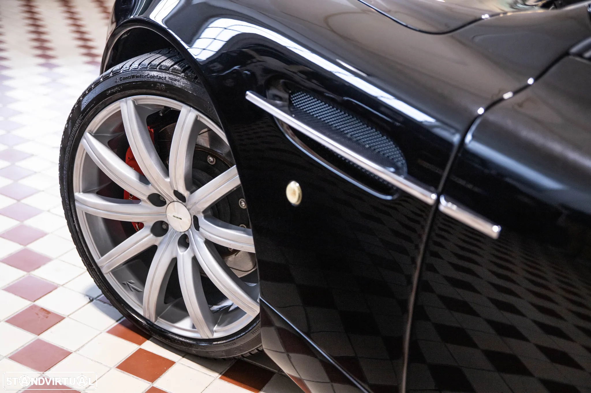 Aston Martin Vanquish - 9