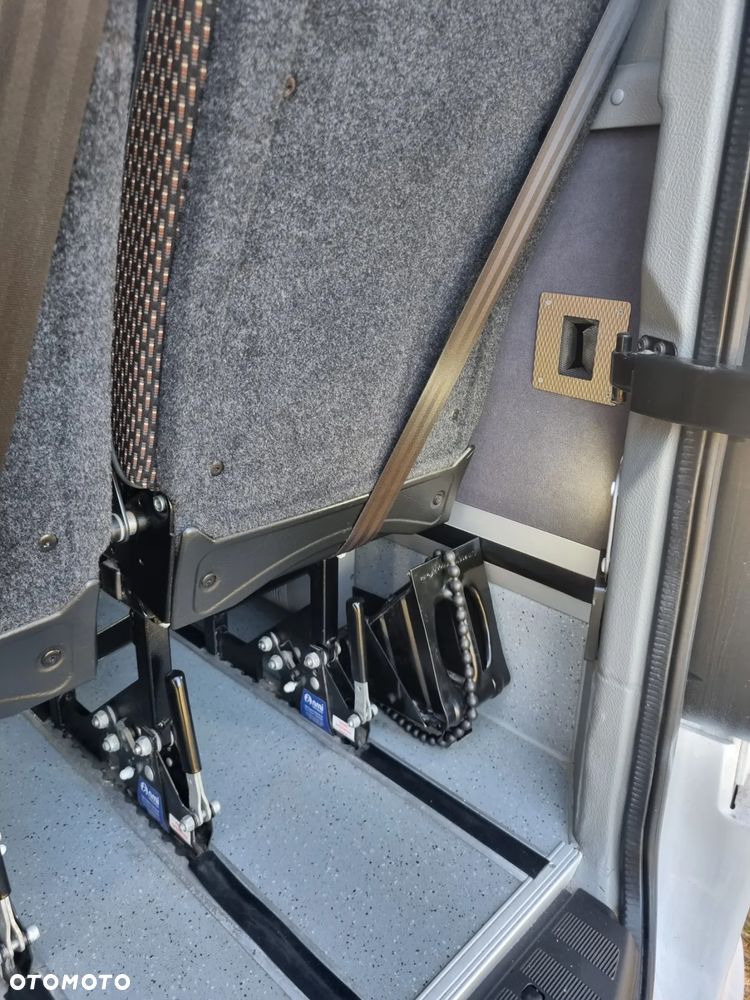 Mercedes-Benz Sprinter - 28