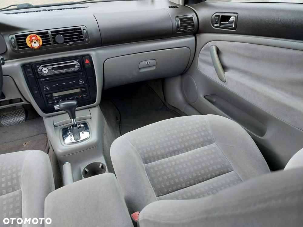 Volkswagen Passat - 19