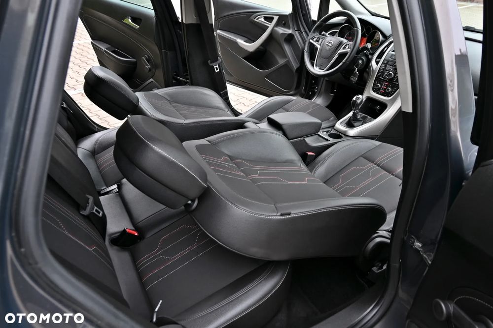 Opel Astra 1.4 T Cosmo S&S - 26