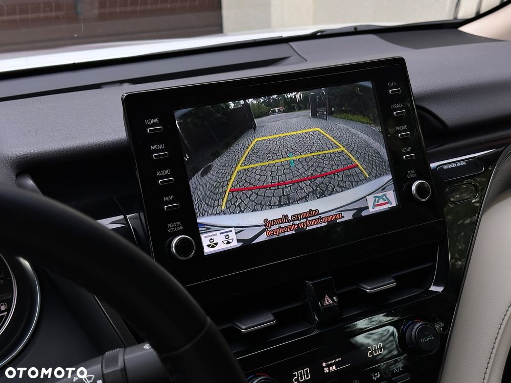 Toyota Camry 2.5 Hybrid Executive CVT - 23