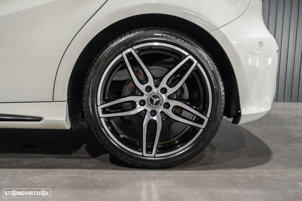 Mercedes-Benz A 180 AMG Line - 31