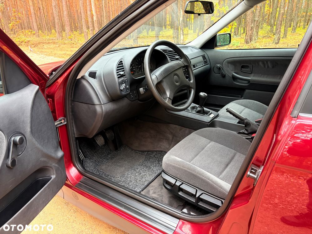 BMW Seria 3 316i - 13