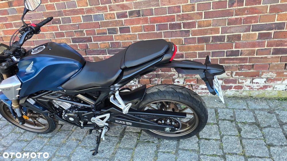 Honda CB - 12