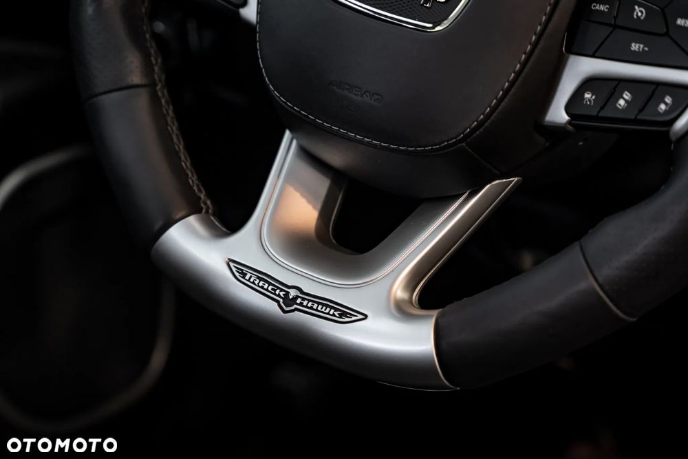 Jeep Grand Cherokee - 23