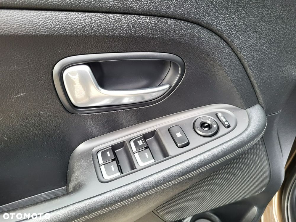 Kia Carens - 24