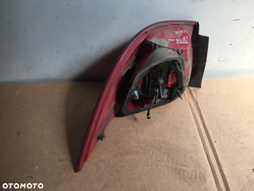 VW GOLF V KOMBI 09R LAMPA PRAWA TYŁ - 2