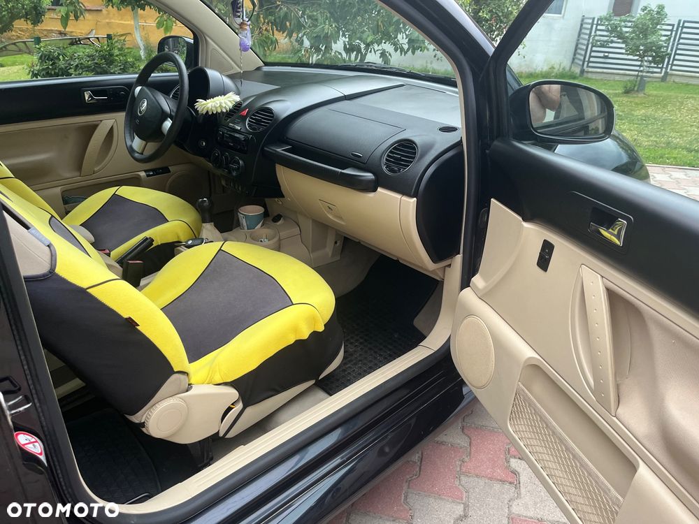 Volkswagen New Beetle 1.6 - 8
