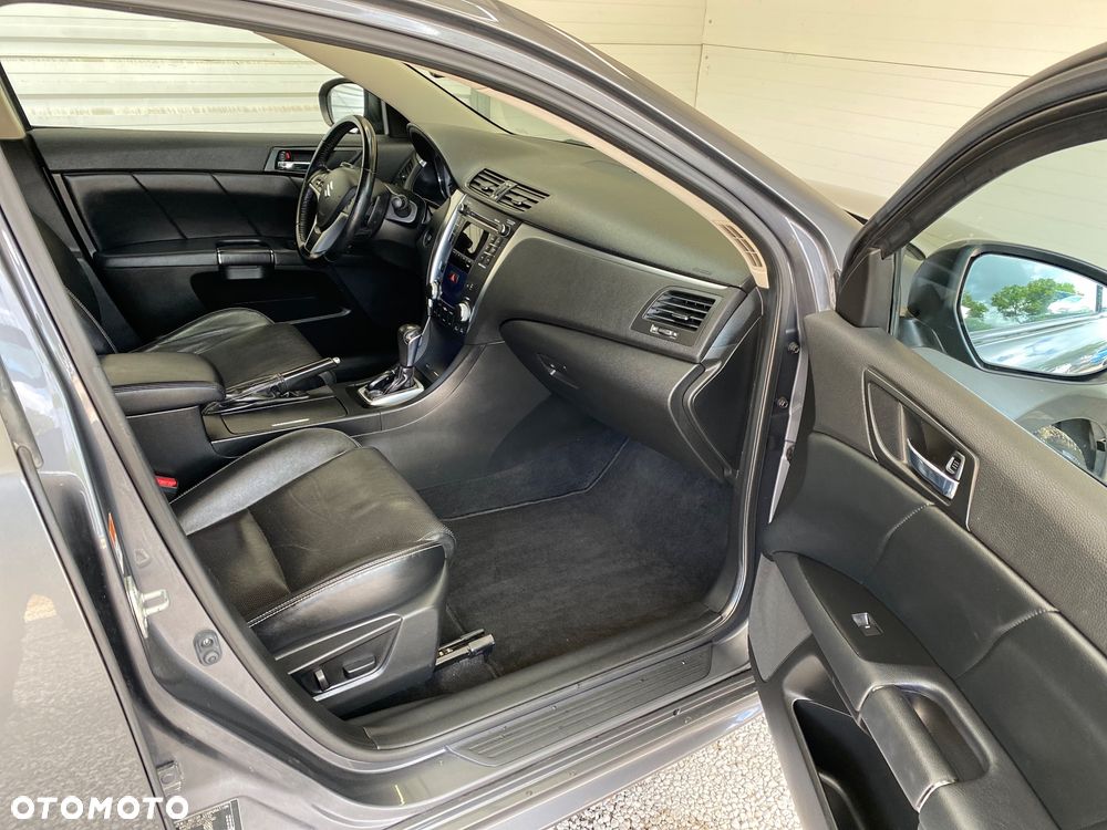 Suzuki Kizashi 2.4 Sport 4WD CVT - 13