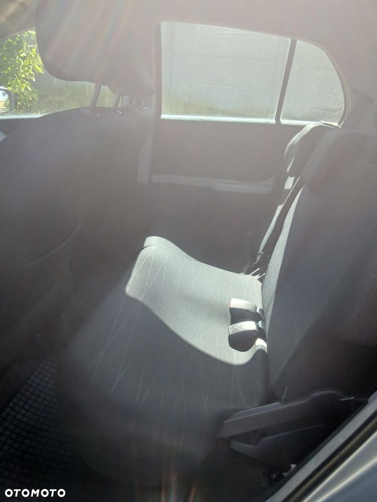 Toyota Yaris 1.3 Sol - 11