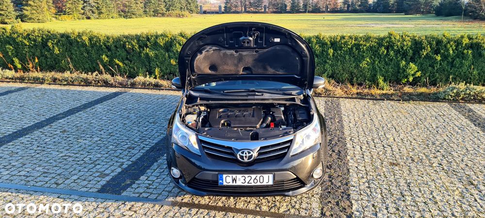 Toyota Avensis 1.8 Premium - 32