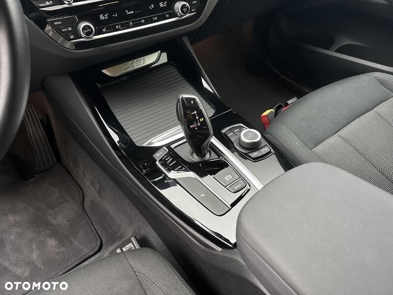 BMW X3 sDrive18d - 14
