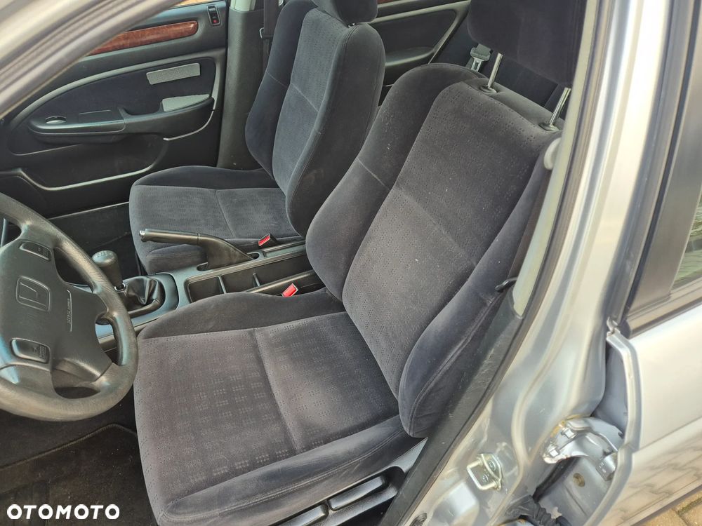 Honda Accord 1.8i LS - 11