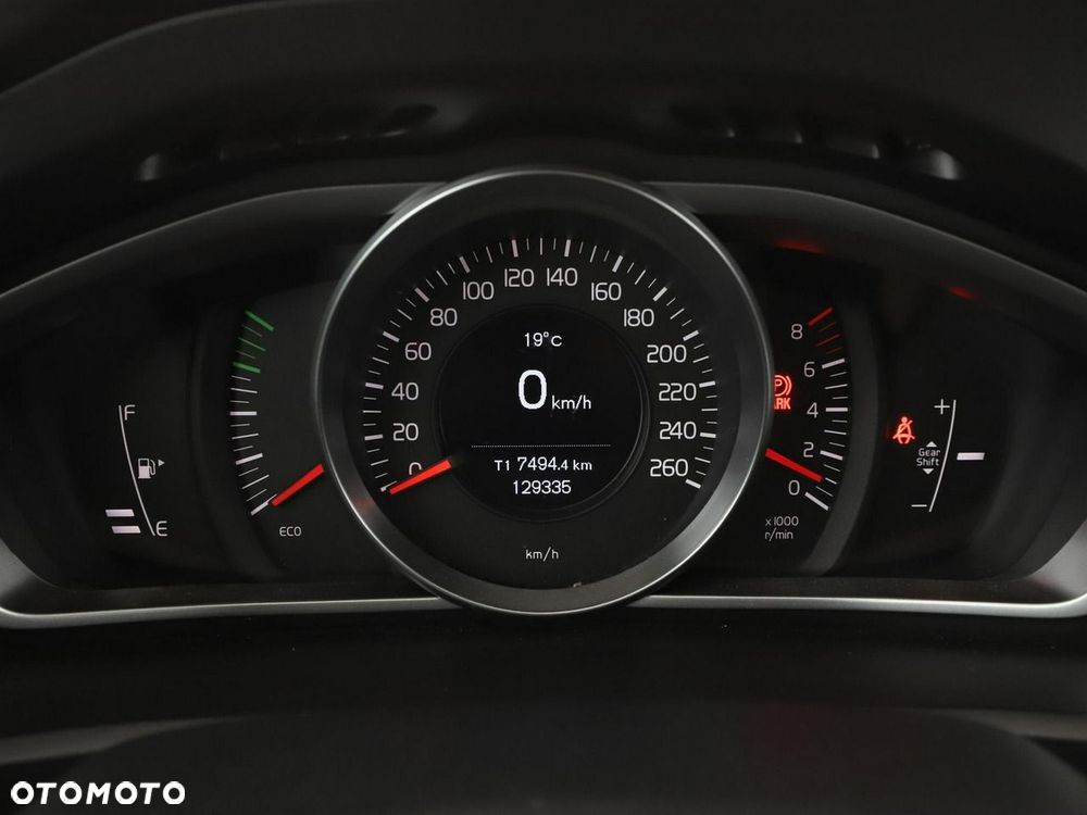 Volvo V40 T2 Momentum - 23