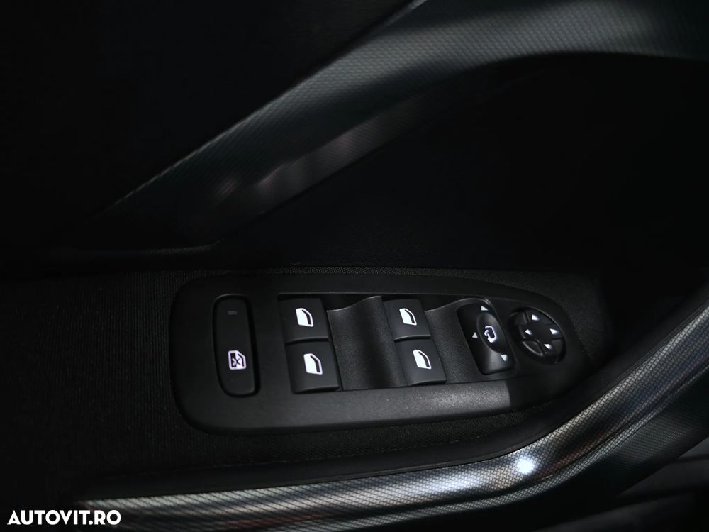 Peugeot 2008 1.2 PureTech Turbo EAT6 S&S Allure - 24