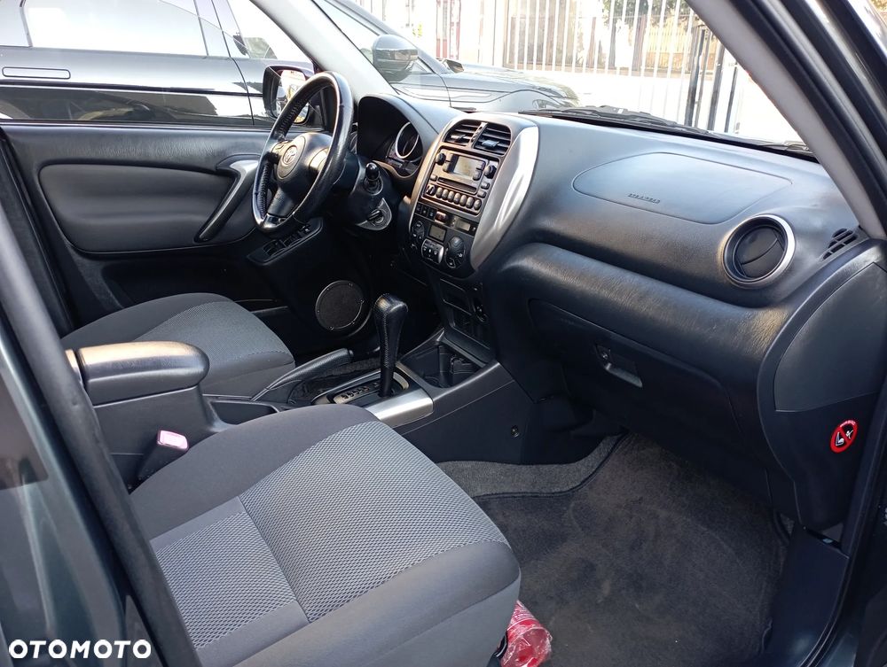 Toyota RAV4 2.0 VVT-i 4x4 - 10