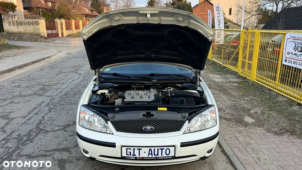 Ford Mondeo 2.5 V6 Ghia - 33
