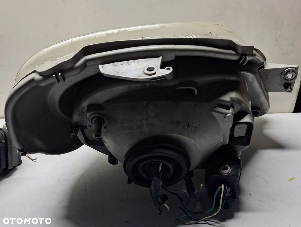 LAMP PRZEDNIA LEWA  VIVARO TRAFIC 01-06r EUR przed liftem - 2