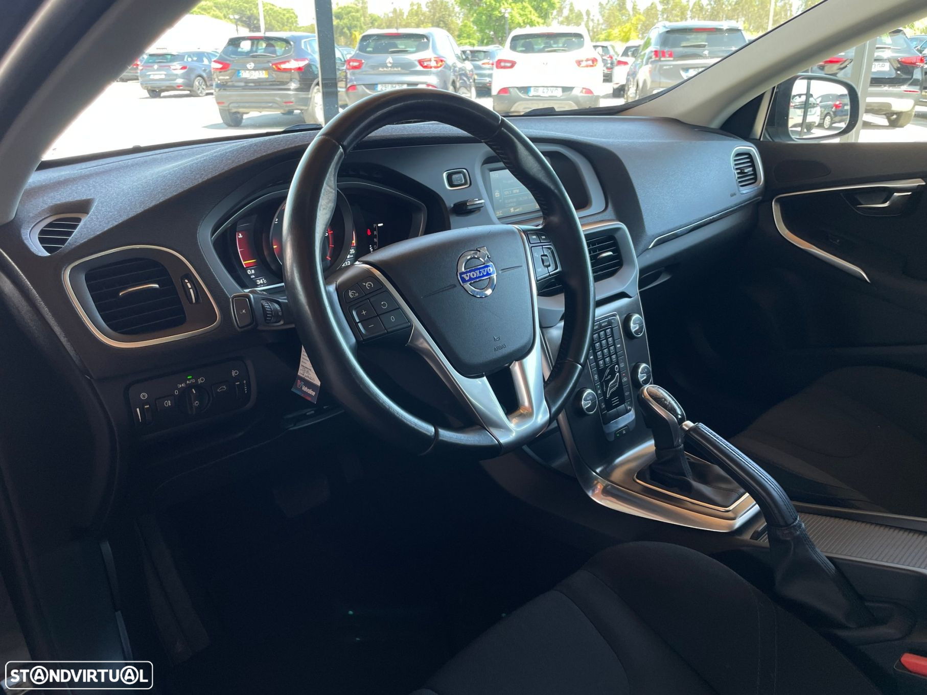 Volvo V40 2.0 D2 Momentum Geartronic - 11
