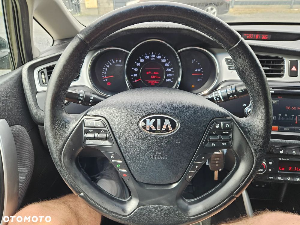 Kia Ceed 1.6 GDI Dream Team Edition - 13