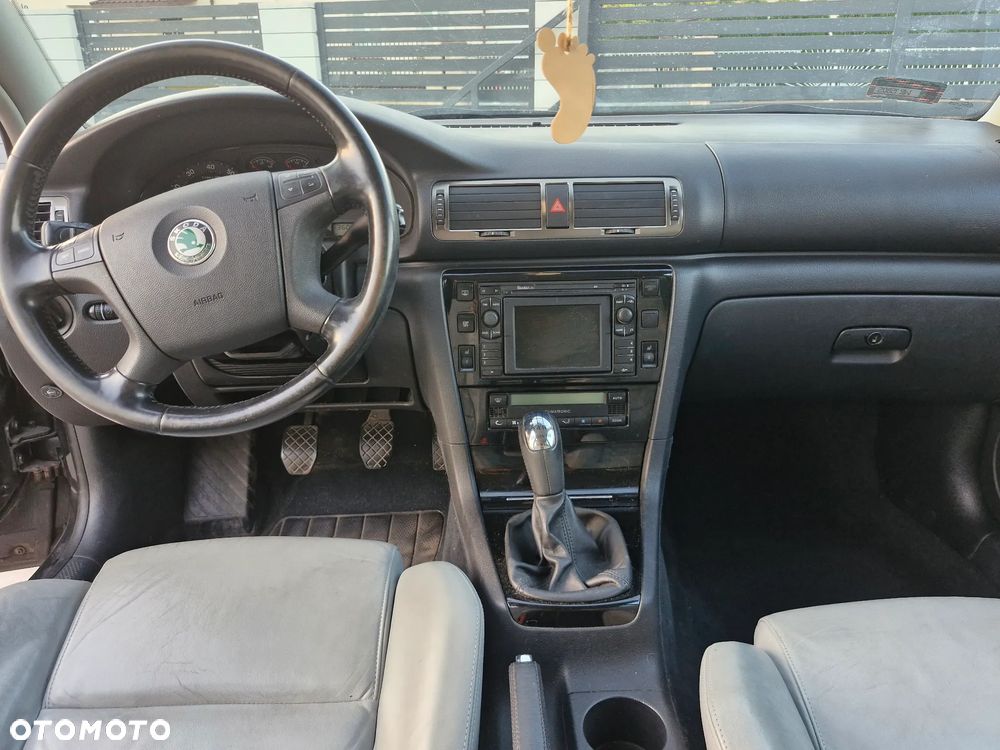 Skoda Superb 2.8 V6 Prestige Plus - 2
