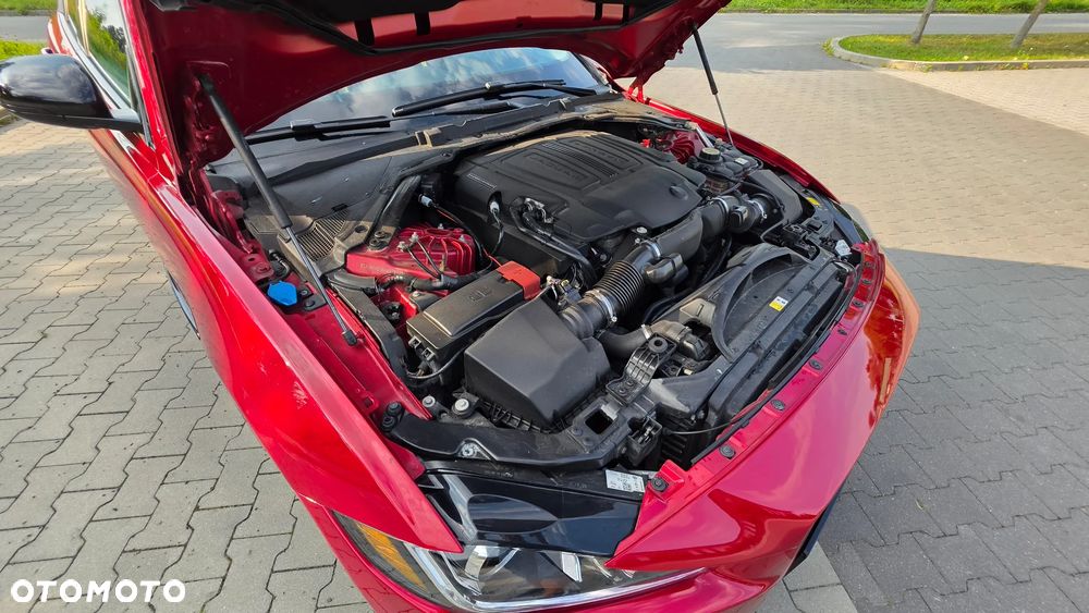 Jaguar XE - 20