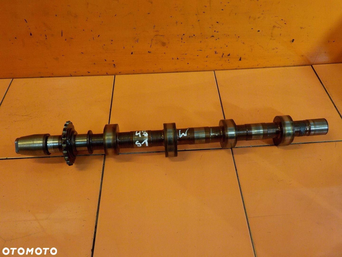 TOUAREG 4.2 V8 AXQ 06r walek rozrzadu wydechowy - 1