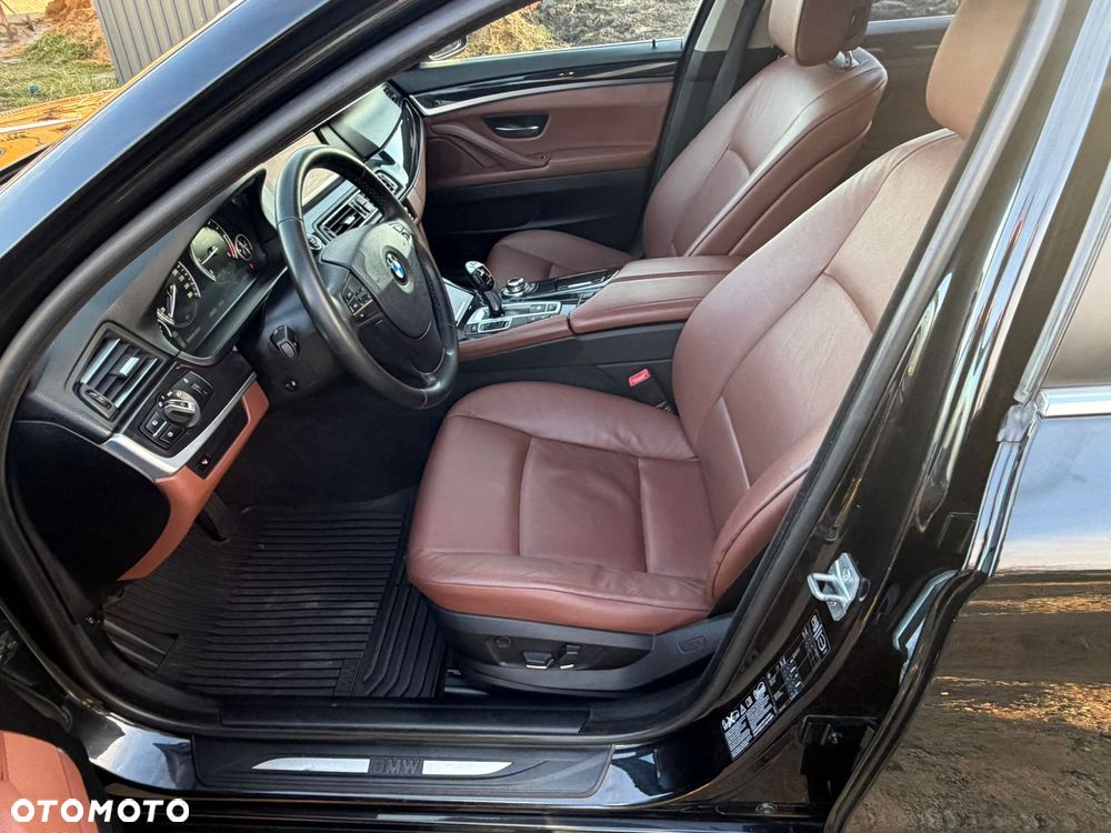 BMW Seria 5 525d xDrive - 10
