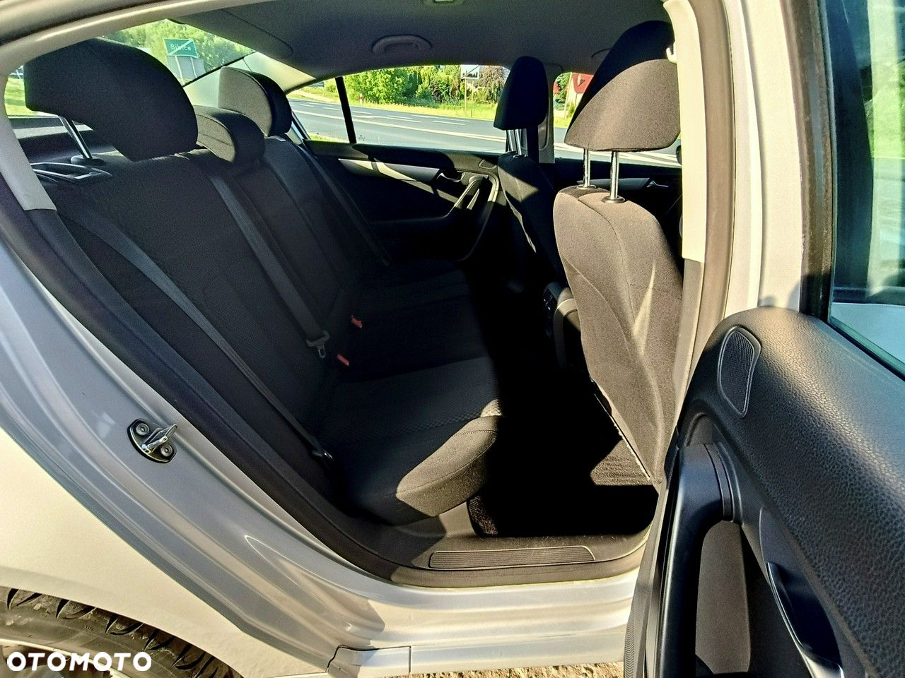 Volkswagen Passat - 11