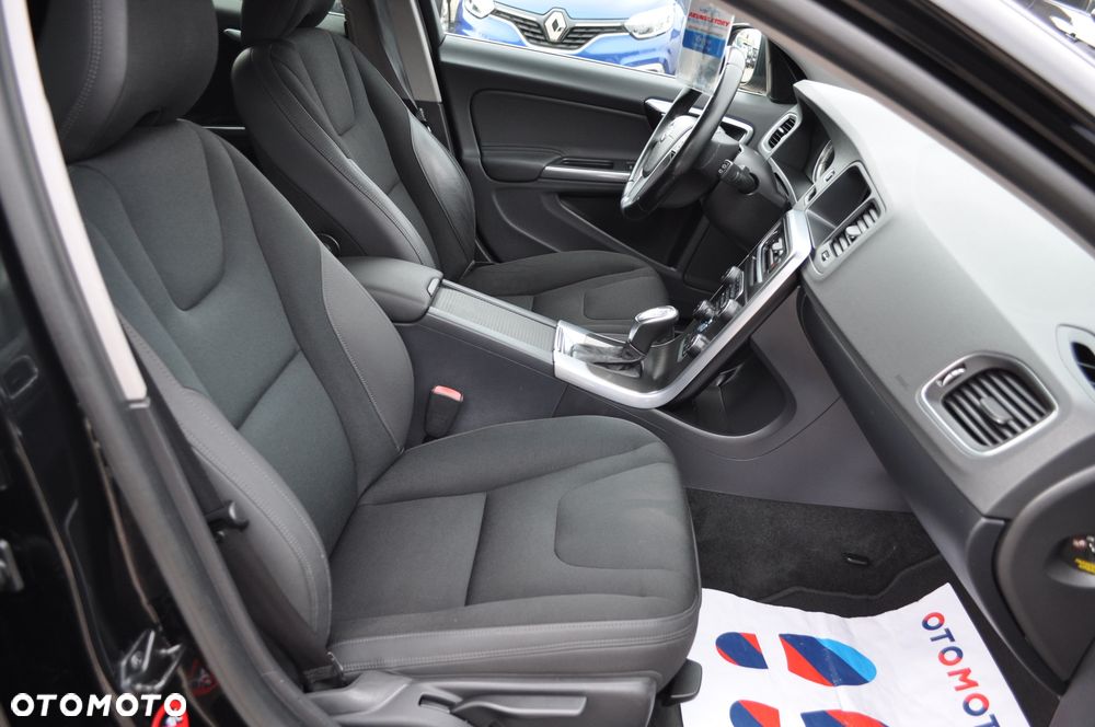 Volvo V60 D4 Geartronic Momentum - 17