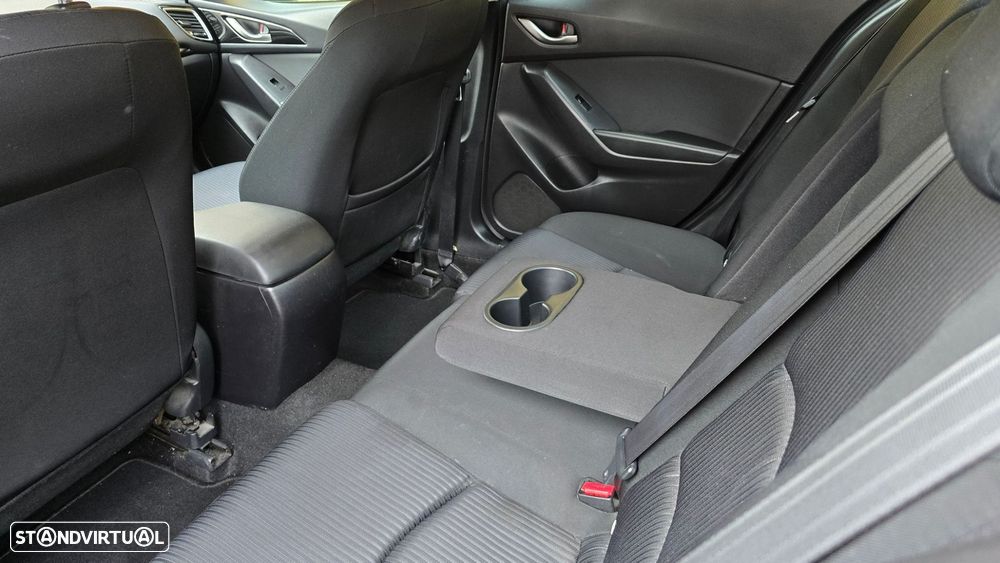 Mazda 3 Hatchback - 38