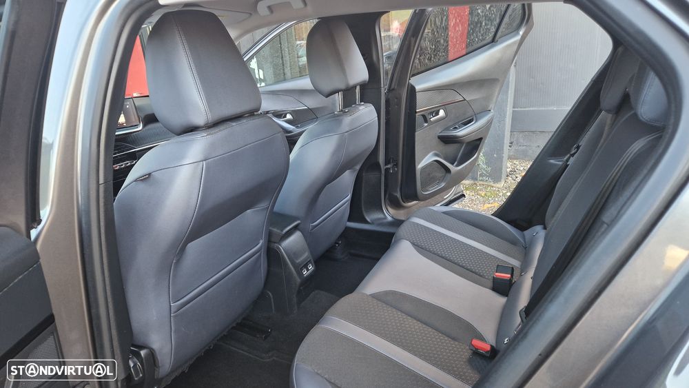 Peugeot 2008 1.5 BlueHDi Allure Pack EAT8 - 28