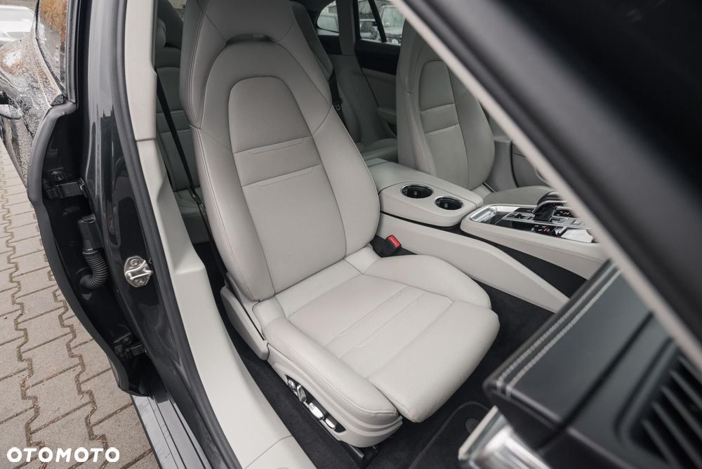 Porsche Panamera - 16