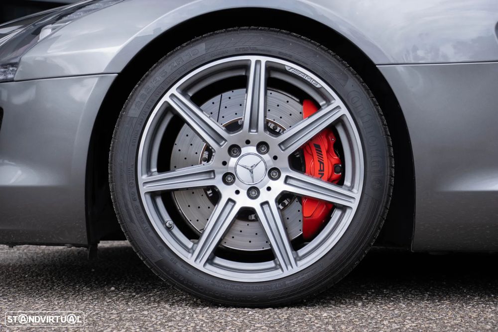 Mercedes-Benz SLS 63 AMG Roadster - 14