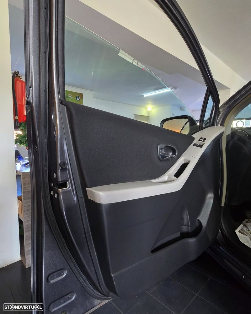 Toyota Yaris 1.4 D-4D AC - 3