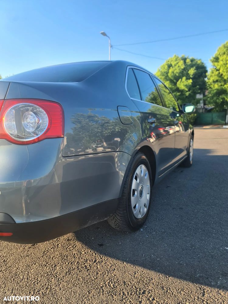 Volkswagen Jetta 1.6 FSI Comfortline - 3